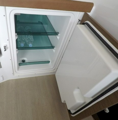 Lagoon 380 S2 refrigerator
