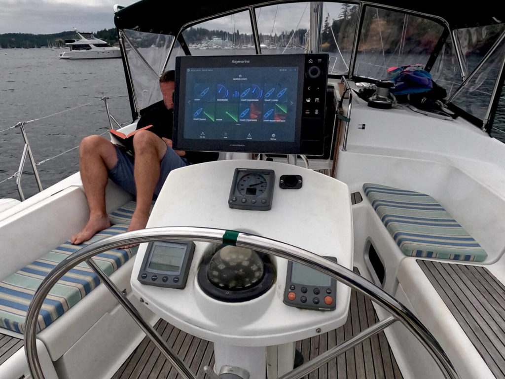 Instrument pod at the helm of the Jeanneau 43 DS